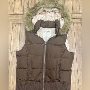 Aeropostale Hooded Vest. Puffer